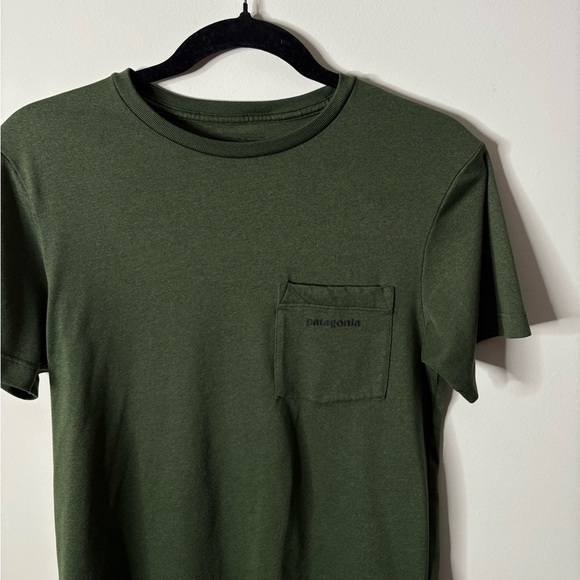 Patagonia Men’s Pocket Front Short Sleeve Green Performance Shirt - Picture 2 of 5